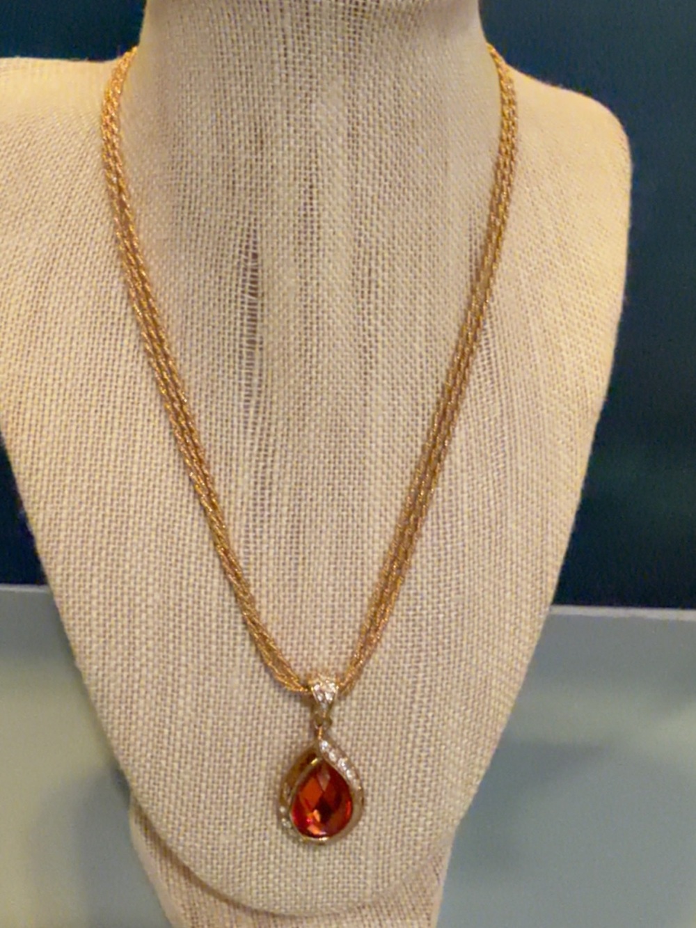 Avon President’s Recognition reversible necklace (2006-2007).
